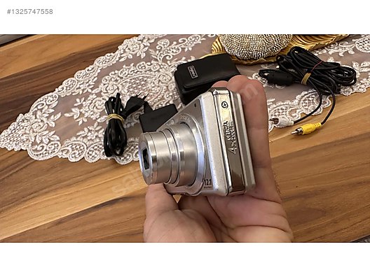 Compact / Sony / Cybershot DSC S980 / Sony Cyber-shot DSC-S980 on