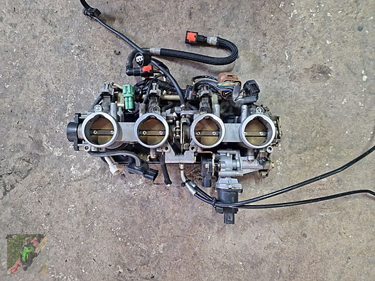 ガジン Fuel System / KAWASAKİ ZX10R 2004 2005 MODEL ENJEKSİYON KOMPLE on