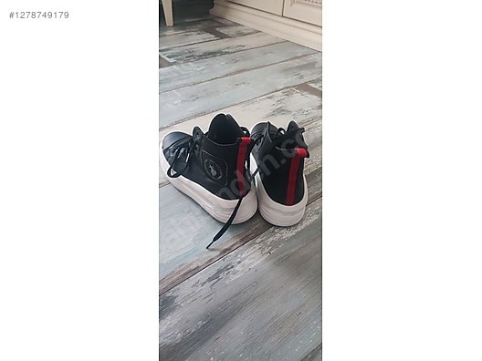 Used & Brand New Items / Clothing & Accessories / Women / Shoes / Sneakers