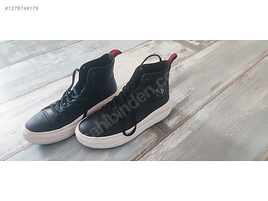 Used & Brand New Items / Clothing & Accessories / Women / Shoes / Sneakers