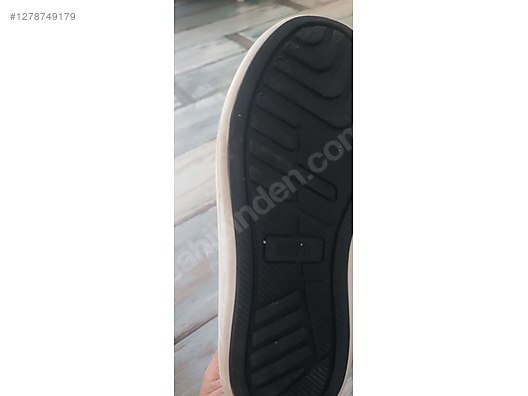 Used & Brand New Items / Clothing & Accessories / Women / Shoes / Sneakers