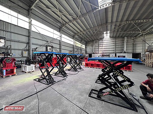 Araç Liftleri - Otomotiv Endüstri Makineleri