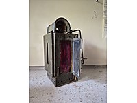 2 dünya savaşı dönemine ait alan aydınlatma sinyal lambası