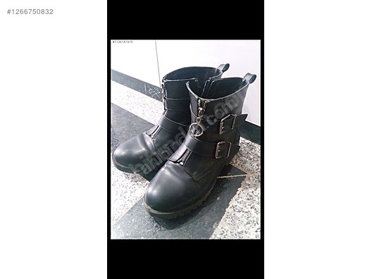 Used & Brand New Items / Clothing & Accessories / Women / Shoes / Boots