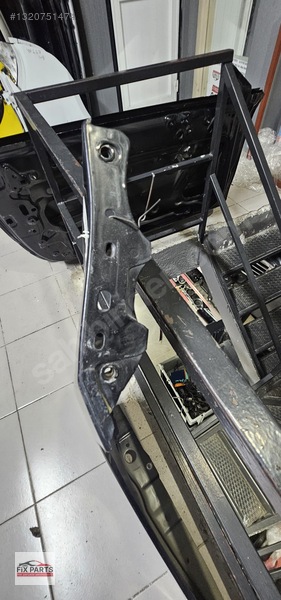 Land Rover Range Rover Çamurluk