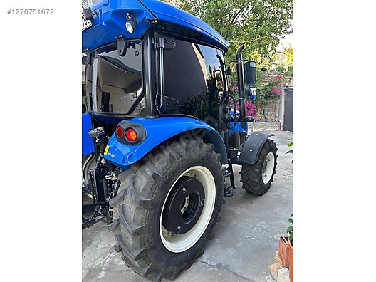 Machinery / Agricultural Machines / Tractors / New Holland / T4.70S