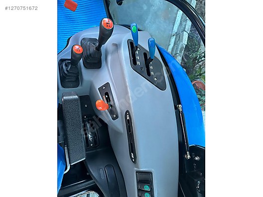 Machinery / Agricultural Machines / Tractors / New Holland / T4.70S