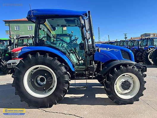 Machinery / Agricultural Machines / Tractors / New Holland / T4.75S
