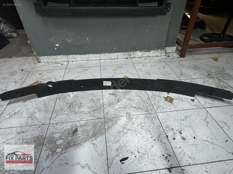 Tesla Model Y Tampon (Ön)