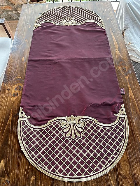 İpek Saten Üzeri Gold Sim İşlemeli Astarlı Runner