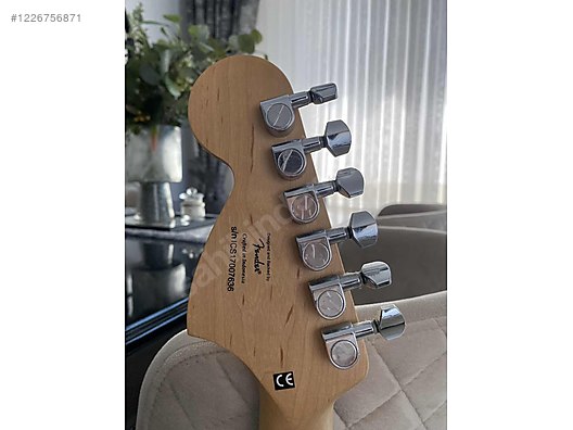 Squier Elektro Gitar