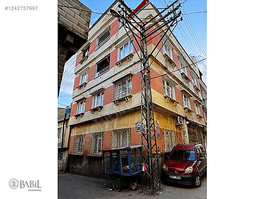 DÜZTEPE MH. MERKEZİ KONUMDA 4 KATLI MASRAFSIZ MÜSTAKİL EV #1242757997