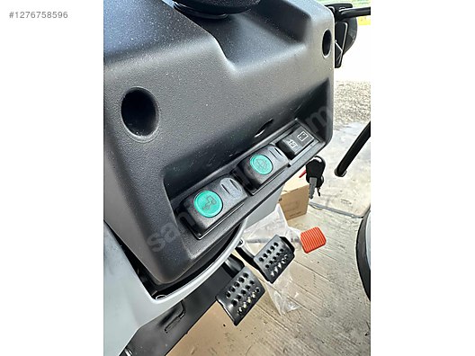 Machinery / Agricultural Machines / Tractors / New Holland / T4.60S