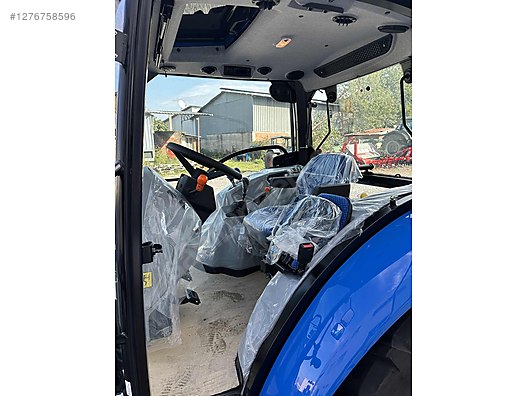 Machinery / Agricultural Machines / Tractors / New Holland / T4.60S