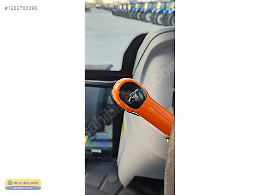 Machinery / Agricultural Machines / Tractors / New Holland / TD5.90