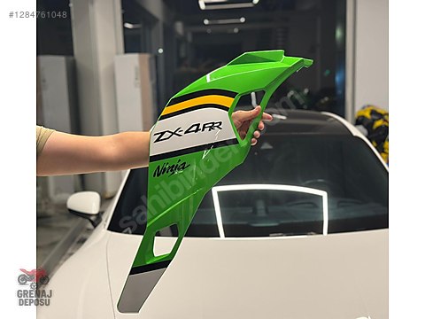 Grenaj / Kawasaki ZX4RR 2025 MODEL SAĞ ORTA GRENAJ HAZIR STİCKER