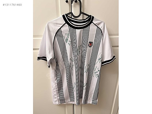 Beşiktaş 9 Futbolcu imzalı forma sahibinden.comda - 1311761460