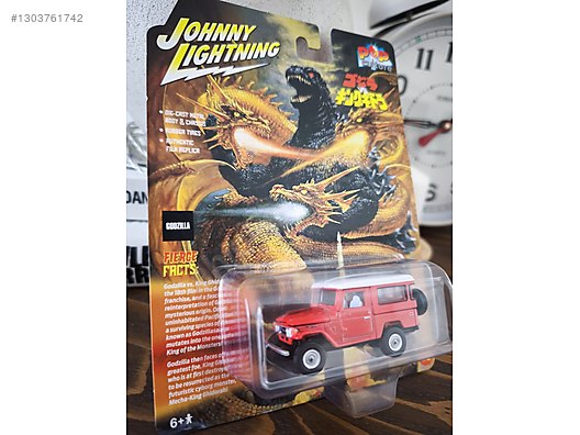 Johnny Lightning Diecast Model 1:64 Jeep Araba - 1303761742