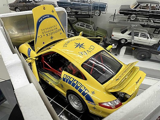 Burago Diecast Model 1:18 Porsche Araba - 1317762008