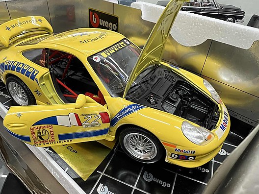 Burago Diecast Model 1:18 Porsche Araba - 1317762008