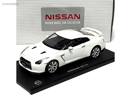 Autoart Diecast Model 1:18 Nissan Araba - 1243762682