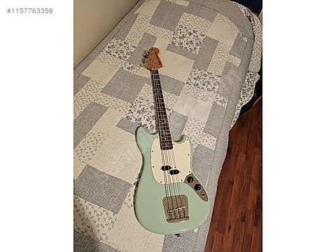 Squier mustang deals bass classic vibe