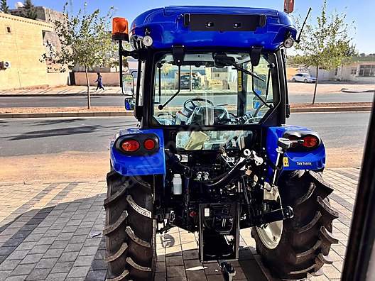 Machinery / Agricultural Machines / Tractors / New Holland / T4.70S