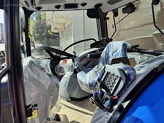 Machinery / Agricultural Machines / Tractors / New Holland / T4.70S