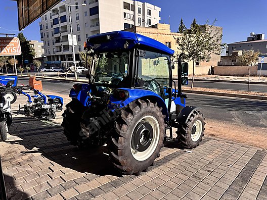 Machinery / Agricultural Machines / Tractors / New Holland / T4.70S