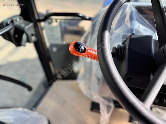 Machinery / Agricultural Machines / Tractors / New Holland / T4.70S