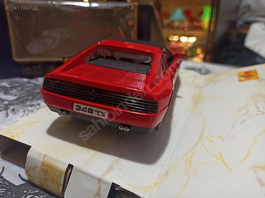 Maisto Diecast Model 1:24 Ferrari Araba