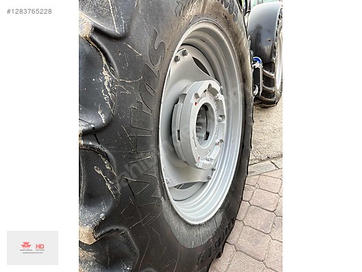 Machinery / Agricultural Machines / Tractors / Massey Ferguson / 5711 M