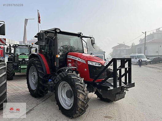 Machinery / Agricultural Machines / Tractors / Massey Ferguson / 5711 M