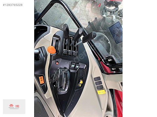 Machinery / Agricultural Machines / Tractors / Massey Ferguson / 5711 M