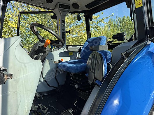 Machinery / Agricultural Machines / Tractors / New Holland / TD5.90