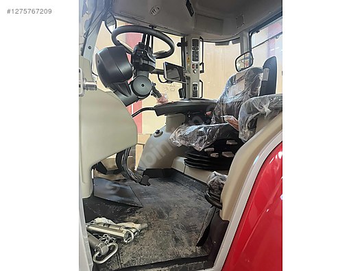 Machinery / Agricultural Machines / Tractors / Massey Ferguson / 6S.145