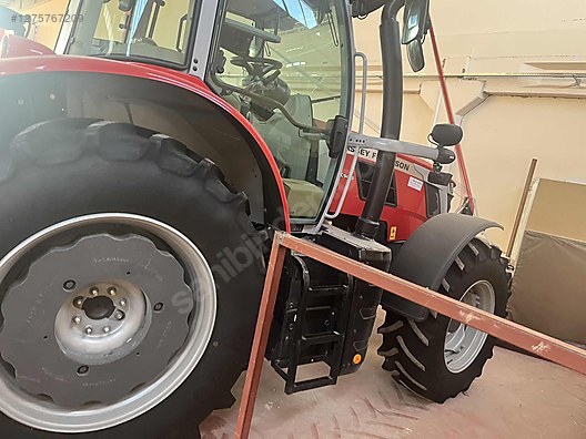 Machinery / Agricultural Machines / Tractors / Massey Ferguson / 6S.145