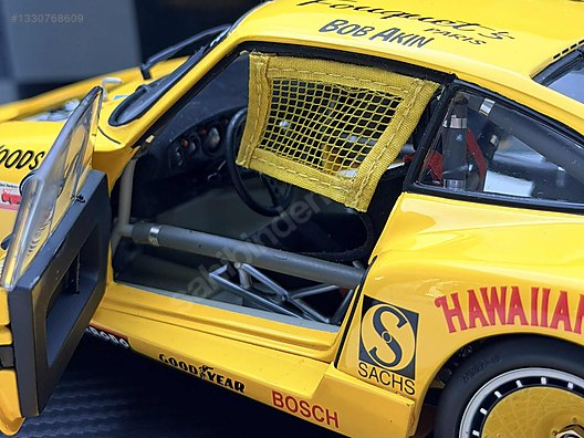 Exoto Diecast Model 1:18 Porsche Araba - 1330768609