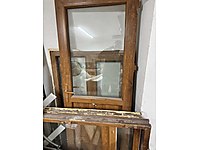 1 adet çerçeveli kapı 1 adet kapı 1 adet çift açılır cam