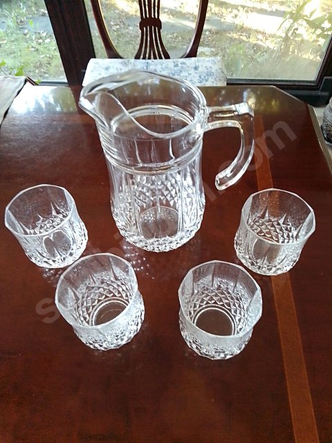 Amerika'dan dört kristal bardak ve sürahisi