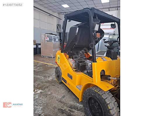 Machinery / Industrial / Carrying & Stacking Equipment / Forklifts / For Sale / Ceylift