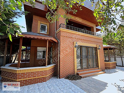 ESENKÖY'DE 383m2 ARSADA, DENİZE KOMŞU 300m2 7+1 TRİPLEX VİLLA #1265773095