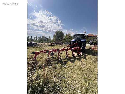 Machinery / Agricultural Machines / Tractors / New Holland / TR6.135S