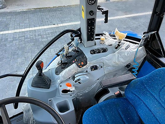 Machinery / Agricultural Machines / Tractors / New Holland / TR5.110