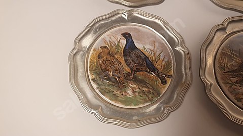 5 adet dışı metal içi porselen tabak.