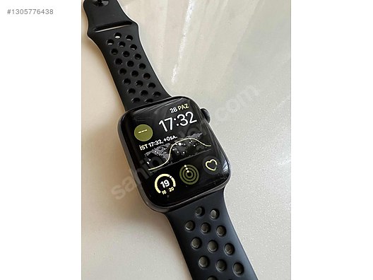 Apple Watch 4 Nike 44mm on sahibinden.com - 1305776438