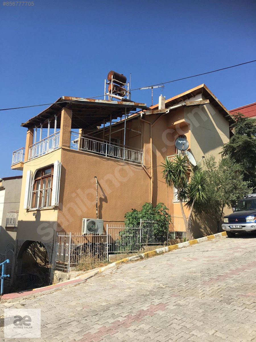 KORUTÜRK MAHALLESİNDE DENİZ MANZARALI TRİPLEKS MÜSTAKİL VİLLA Satılık