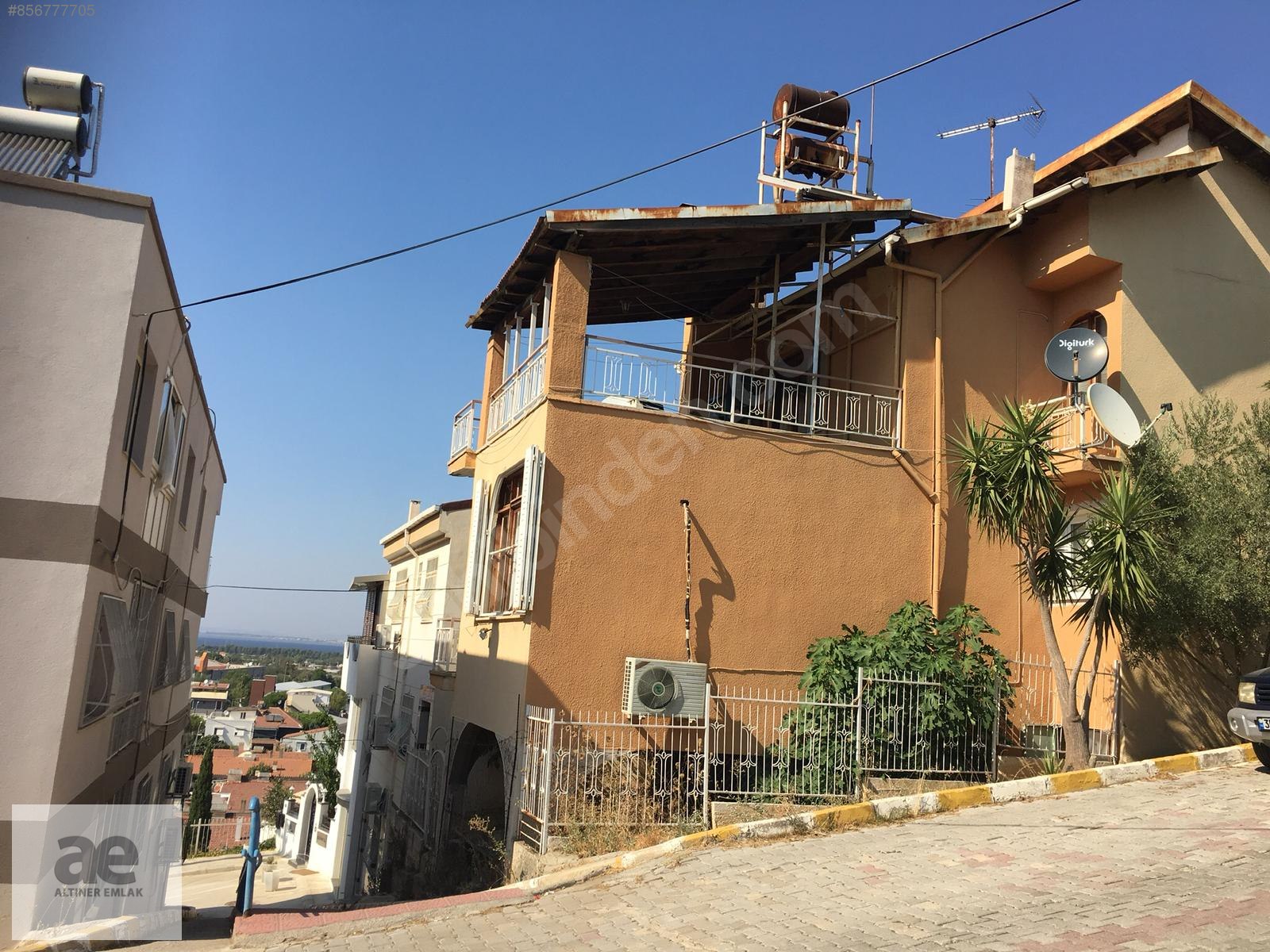 KORUTÜRK MAHALLESİNDE DENİZ MANZARALI TRİPLEKS MÜSTAKİL VİLLA Satılık