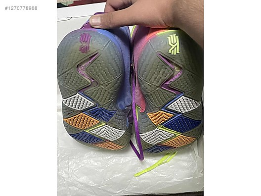 Kyrie confetti at 1270778968