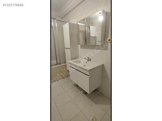 İkinci El ve Sıfır Alışveriş / Bahçe & Yapı Market / Yapı Malzemeleri / Banyo & Mutfak / Banyo Dolabı